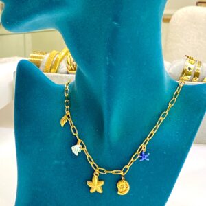 سلسلة البحر مع حيوانات البحر"