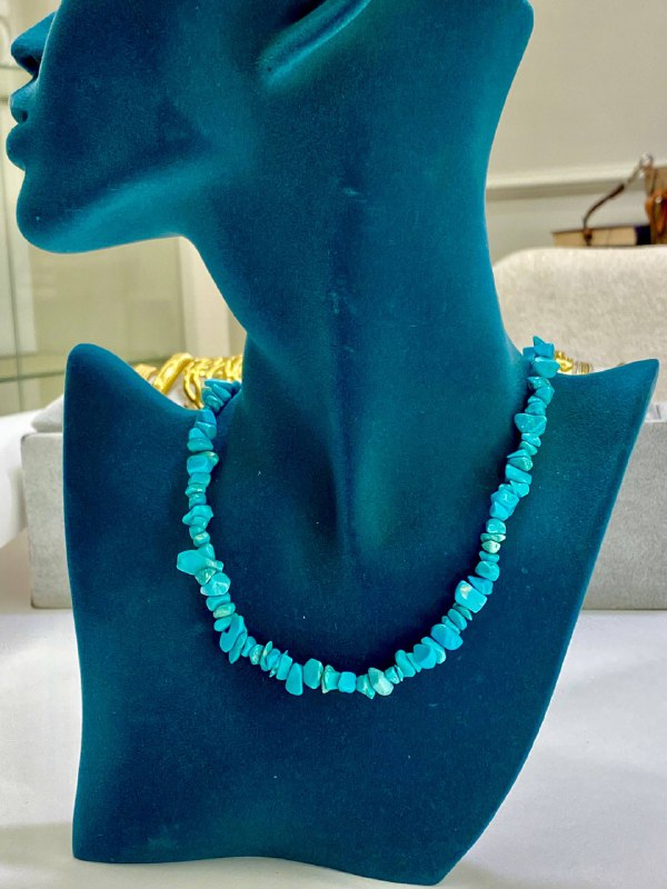 "قلادة الحجر الأزرق الطبيعي"