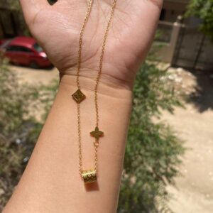 سلسال لويس فيتون مع زهرة الذهب